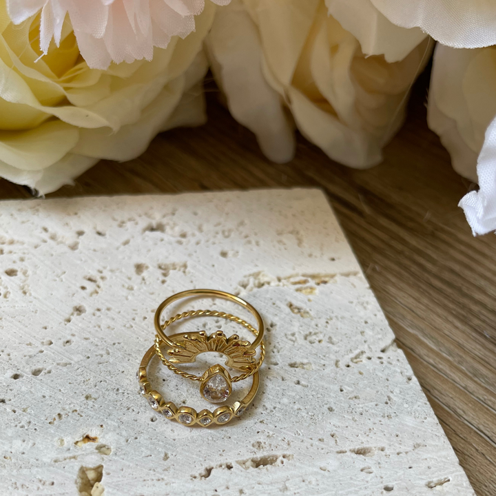 Elegantes 3-teiliges Ring-Set aus Edelstahl mit Sonnenstrahlen-Design – Goldfarben