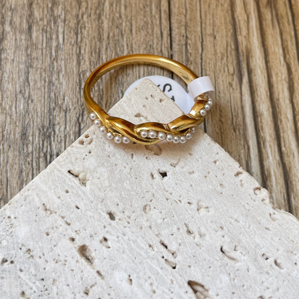 Waterproof Dainty Twisted Pearl Ring – 18K PVD-vergoldeter Edelstahl