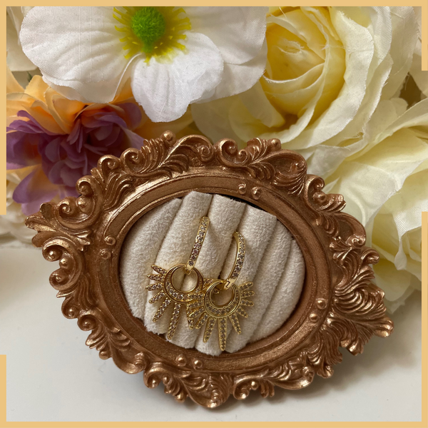 Elegante 925er-Sterlingsilber-Ohrringe mit Zirkonia – Goldene Herzform mit Sonnenstrahlen